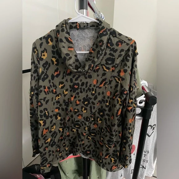 Eclipse Leopard Patterned Knit Top - Picture 1 of 3